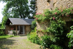 Gite-Floing-Ardennes-La cour commune mais sans vis à vis