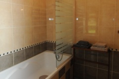 Gite-Floing-Ardennes-La baignoire-douche-linge fourni