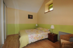 Gite-Floing-Ardennes-La chambre-draps fournis