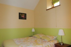 Gite-Floing-Ardennes-La chambre avec les draps fournis